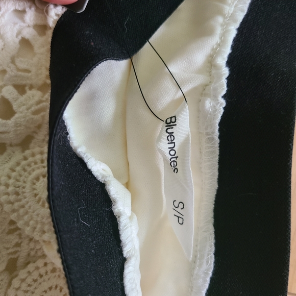 Lace Crochet skirt - Picture 2 of 4